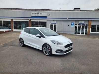 Ford Fiesta 1.5T 200PS EcoBoost ST-3 Euro 6 (s/s) 3dr Hatchback Petrol Frozen White at Coopers of Oulton Leeds